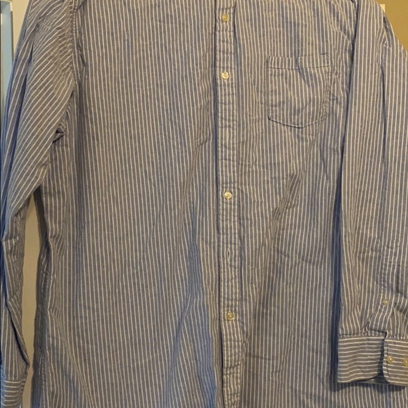 Long sleeve button up shirts. - Picture 9 of 10
